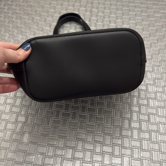 Melie Bianco faux leather Black Allison Tote Bag - Picture 5 of 8